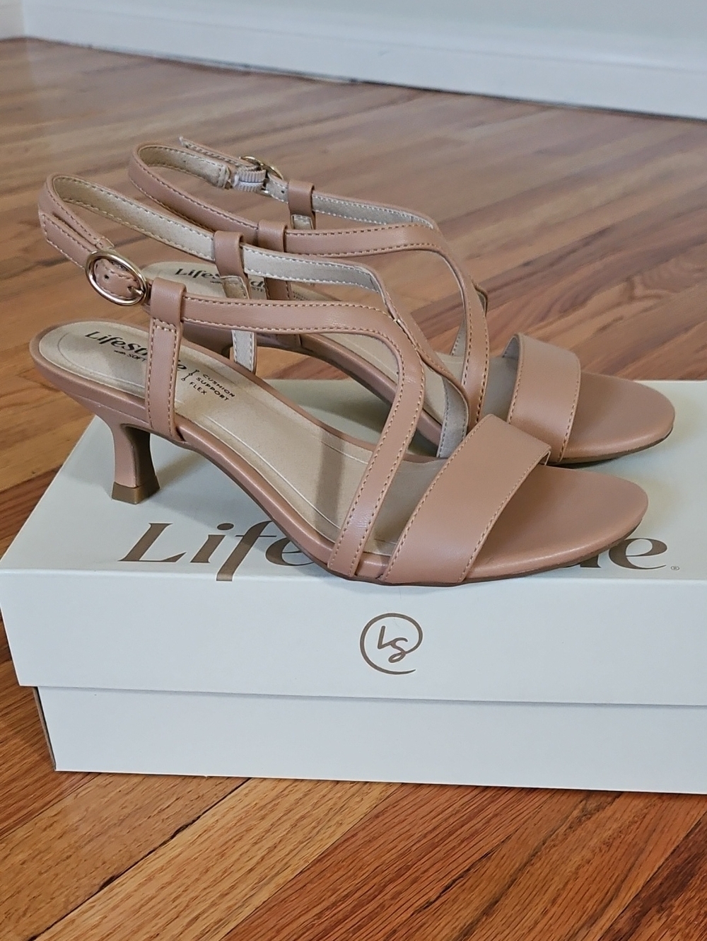 Life Stride Tan Strappy Heels Low Kitten Heel Sandals Size 6 W.